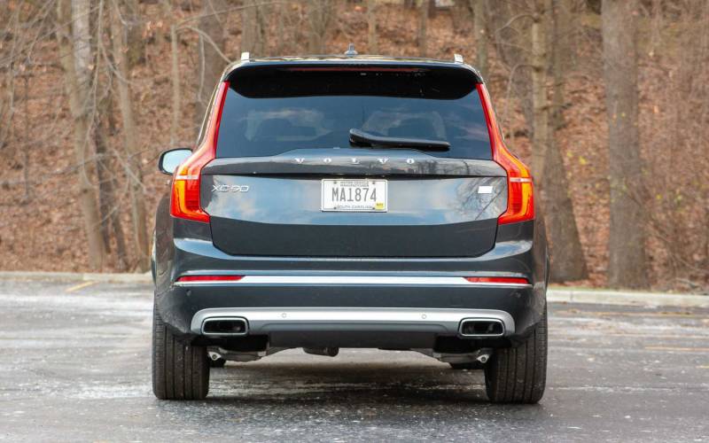 Comparison BMW X5 M50i 2020 vs Volvo XC90 Recharge PlugIn Hybrid